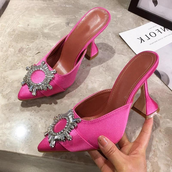 Zapatos de tacón de satén de seda rojo rosa para mujer, punta puntiaguda, cristales de imitación, estilo extraño, para boda