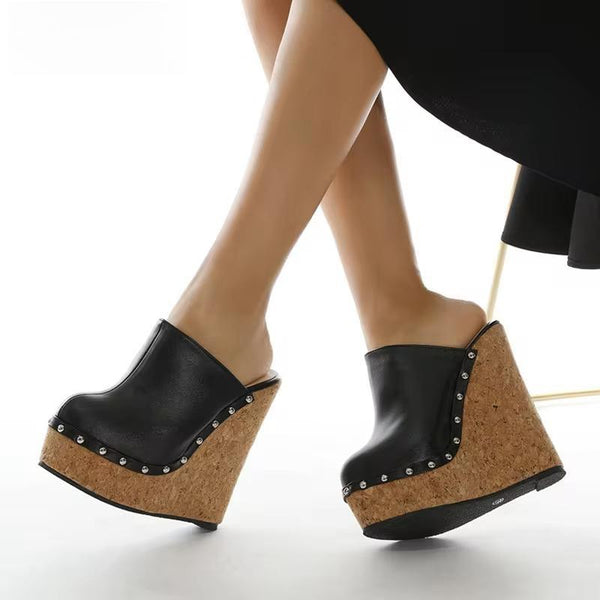 Sandalias de tacón alto con plataforma y remaches de la marca GLADIATOR para mujer