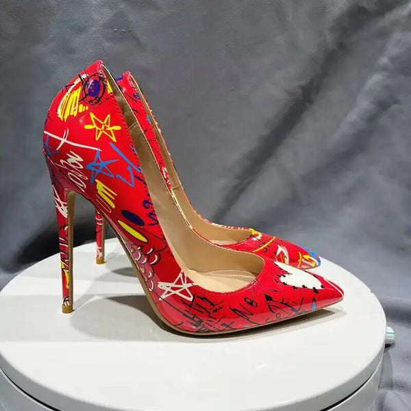 Zapatos de tacón alto con grafiti rojo para mujer