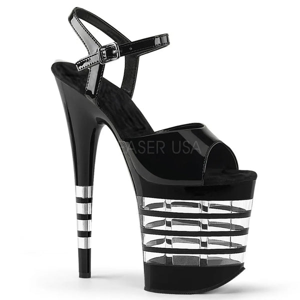 Sandalias decorativas de rayas con plataforma lacada y tacones altos para pasarela de moda.