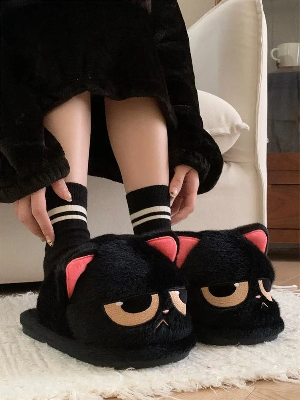 Bonitas pantuflas de algodón con forma de gato negro