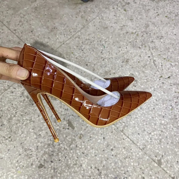 Zapatos de tacón de aguja sexy de 12 cm con punta puntiaguda marrón y verde con estampado de cocodrilo