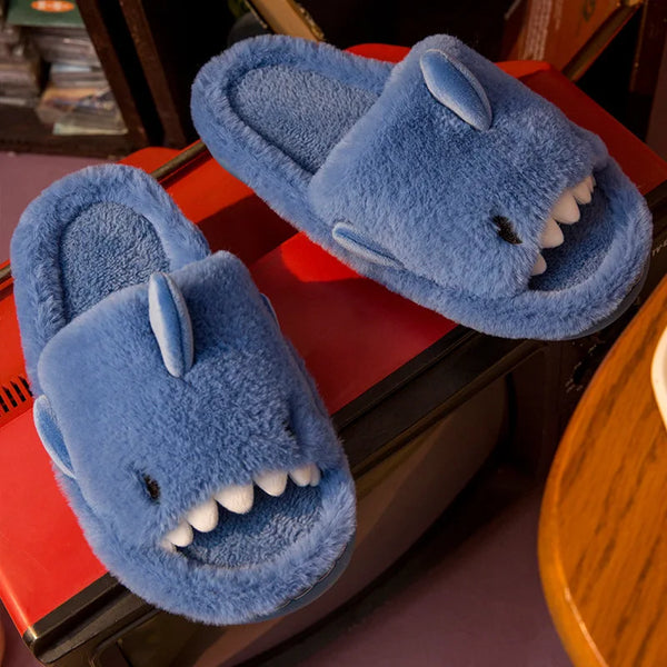 Pantuflas de peluche de tiburón