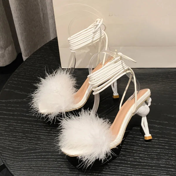 Nuevas sandalias de moda con tacones altos, sexys y con tiras cruzadas blancas para mujer
