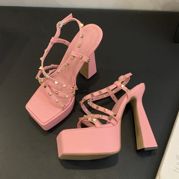 Sandalias de verano estilo urbano con remaches y punta abierta para mujer, plataforma y tacón cuadrado