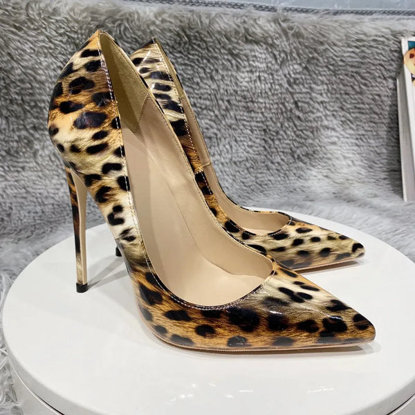 Tacones altos sexys de boca baja de charol de leopardo de lujo de 12 cm