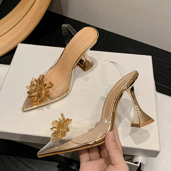 Nuevos zapatos sexis con tiras traseras para mujer, con flores de cristal de PVC, tacones altos transparentes y extraños para verano.