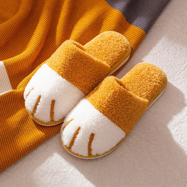 Bonitas pantuflas de piel con diseño de huella de gato